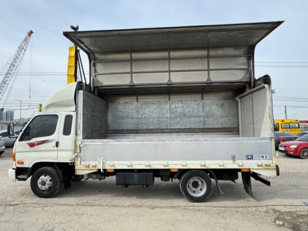 2011 HYUNDAI MIGHTY 3.5 TON WING BODY - Image 10