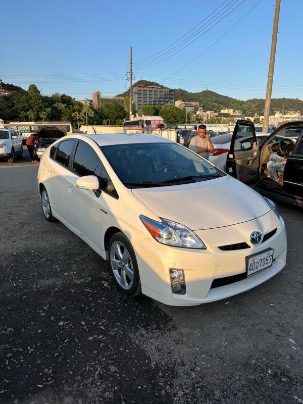 2011 TOYOTA PRIUS WHITE - Image 3