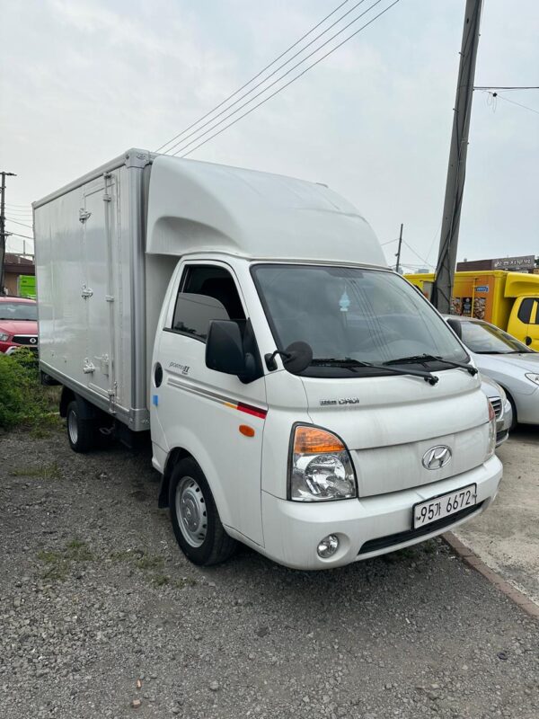 2012 HYUNDAI PORTER II 1 TON BOX - Image 6