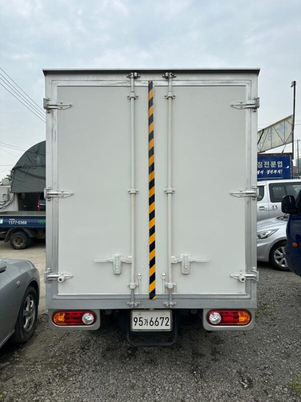 2012 HYUNDAI PORTER II 1 TON BOX - Image 7