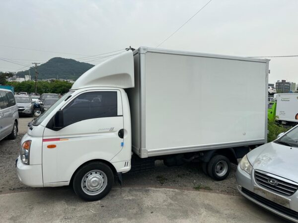 2012 HYUNDAI PORTER II 1 TON BOX - Image 10