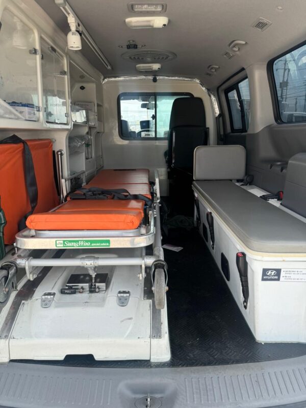 2013 HYUNDAI GRAND STAREX AMBULANCE - Image 11