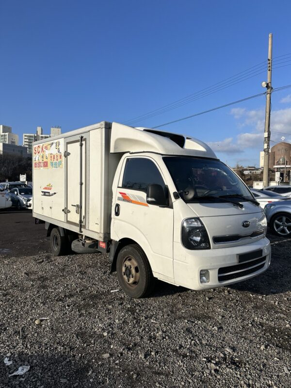 2017 KIA BONGO III 1.2 TON ICE BOX - Image 3