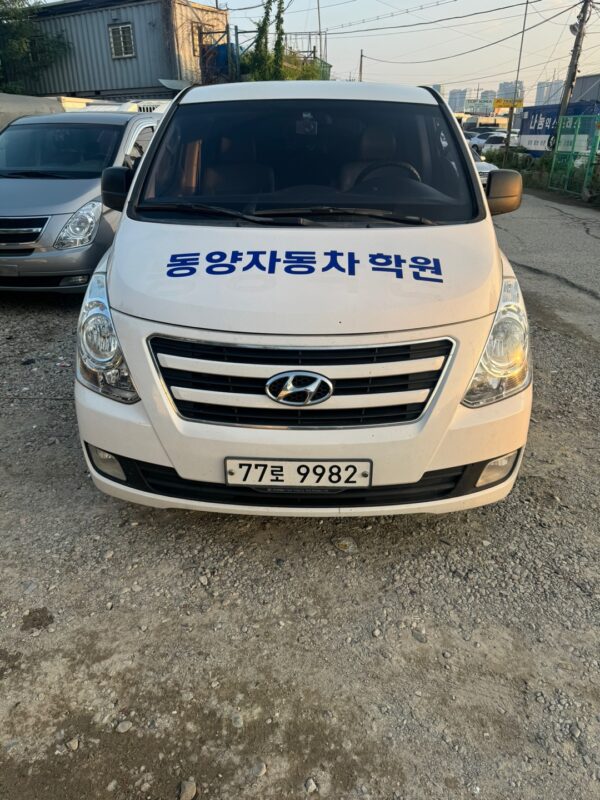 2017 HYUNDAI GRAND STAREX