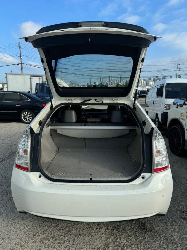 2011 TOYOTA PRIUS WHITE 2 - Image 6