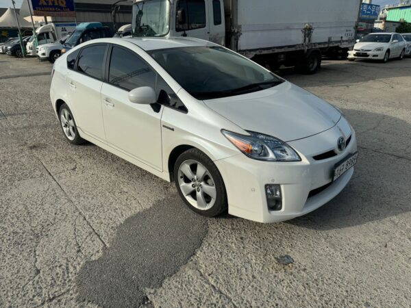 2011 TOYOTA PRIUS WHITE 2 - Image 2