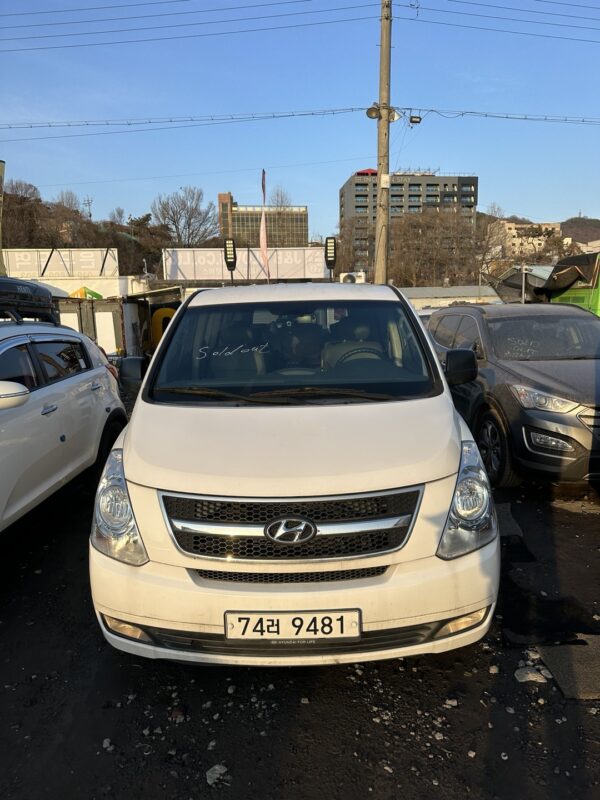 2012 HYUNDAI GRAND STAREX WHITE