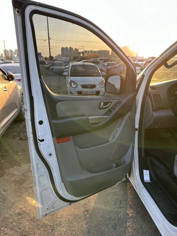 2012 HYUNDAI GRAND STAREX WHITE - Image 8