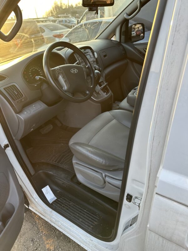 2012 HYUNDAI GRAND STAREX WHITE - Image 10