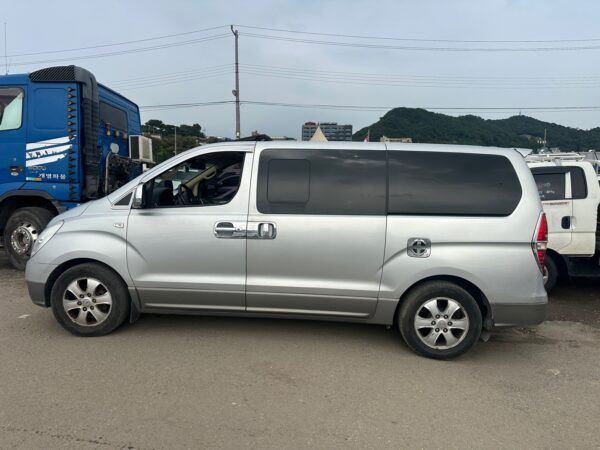 2010 HYUNDAI GRAND STAREX SILVER HVX 2 - Image 10