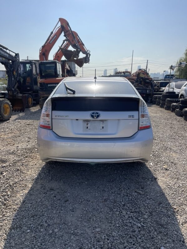 Toyota Prius  2011 Silver      (52) - Image 4