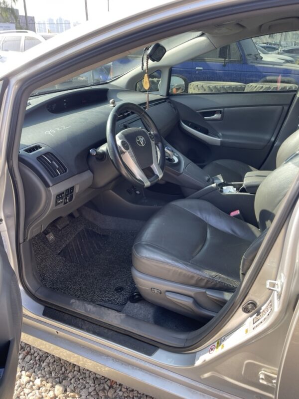 Toyota Prius  2011 Silver      (52) - Image 8