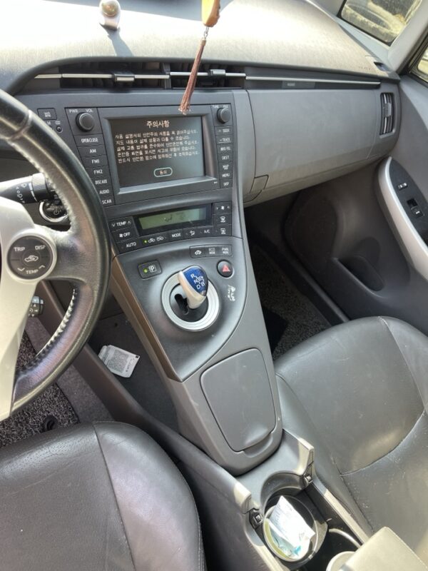 Toyota Prius  2011 Silver      (52) - Image 10