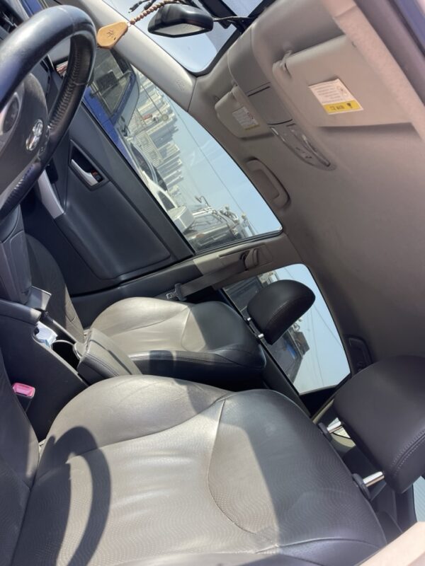 Toyota Prius  2011 Silver      (52) - Image 11