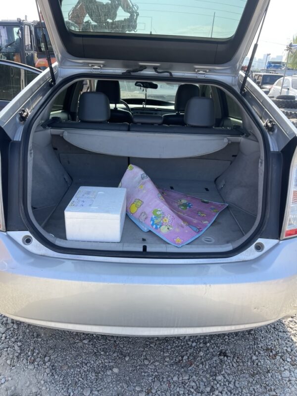 Toyota Prius  2011 Silver      (52) - Image 12