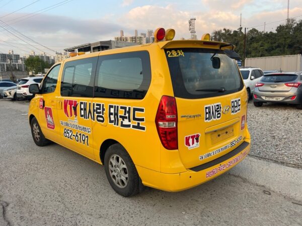 Hyundai GRAND STAREX 2011 yellow   (53) - Image 6