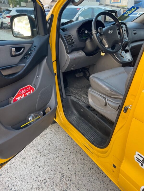 Hyundai GRAND STAREX 2011 yellow   (53) - Image 8