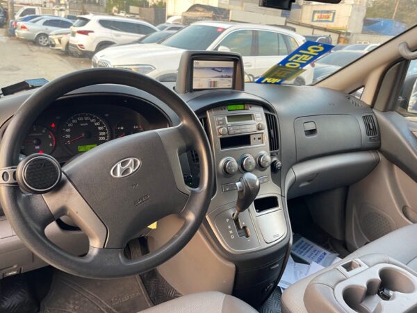 Hyundai GRAND STAREX 2011 yellow   (53) - Image 9