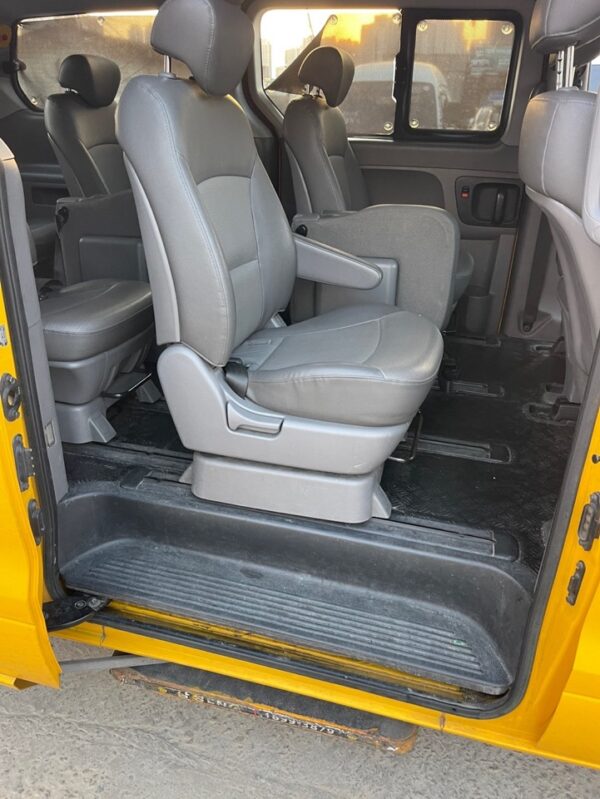 Hyundai GRAND STAREX 2011 yellow   (53) - Image 10