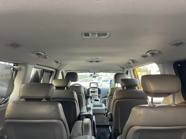 Hyundai GRAND STAREX 2011 yellow   (53) - Image 12