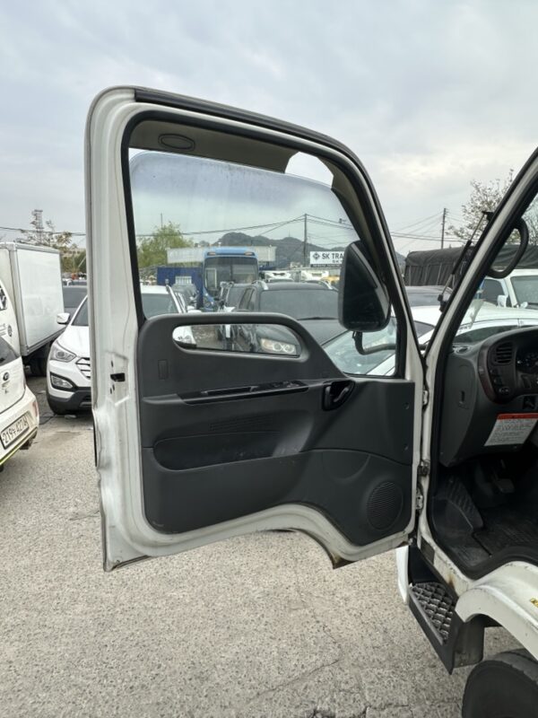 2008 Hyundai mighty wing body 2 ton     (55) - Image 8