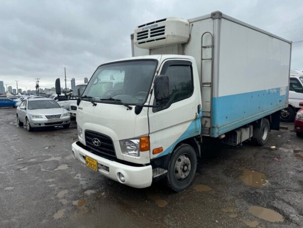 2010 Hyundai mighty ice Box white 3.5t      (54) - Image 2