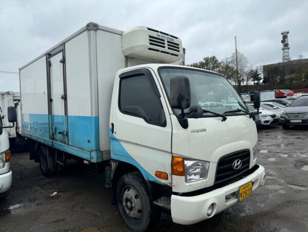 2010 Hyundai mighty ice Box white 3.5t      (54) - Image 3