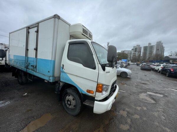 2010 Hyundai mighty ice Box white 3.5t      (54) - Image 4