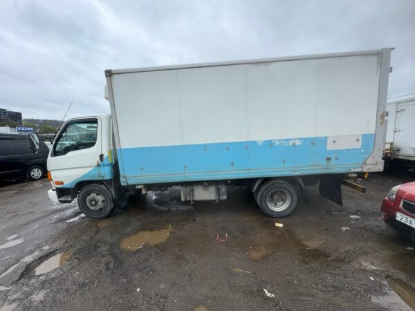 2010 Hyundai mighty ice Box white 3.5t      (54) - Image 5
