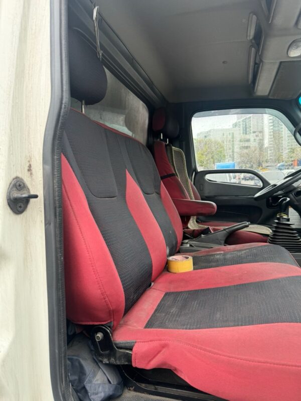 2010 Hyundai mighty ice Box white 3.5t      (54) - Image 8