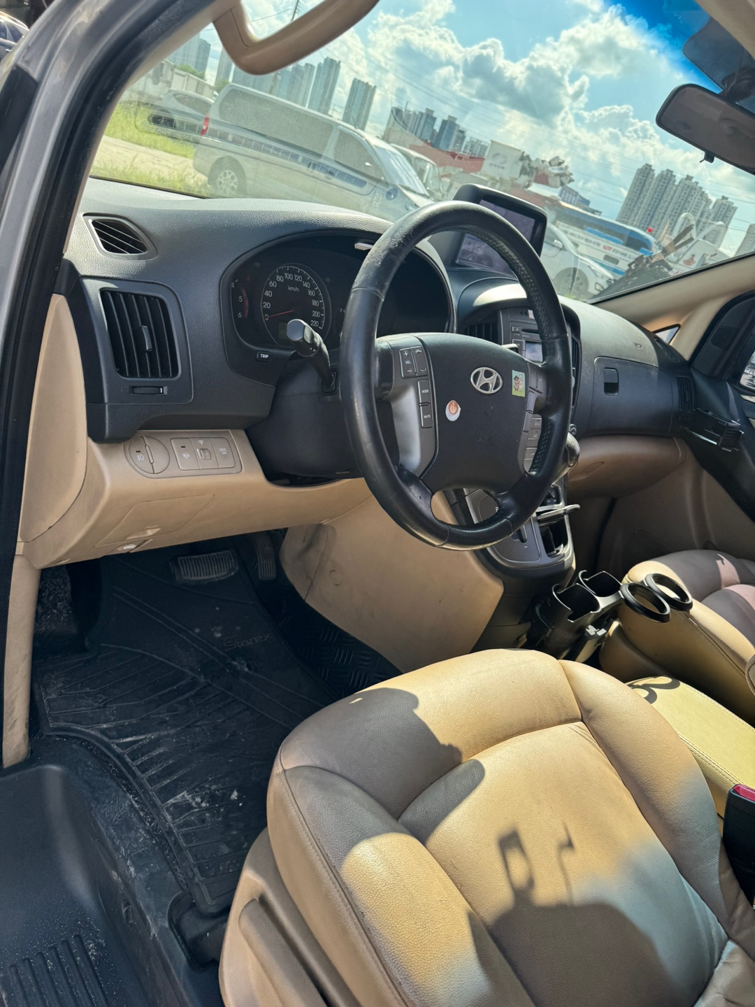 Hyundai GRAND STAREX 2011 - Image 10