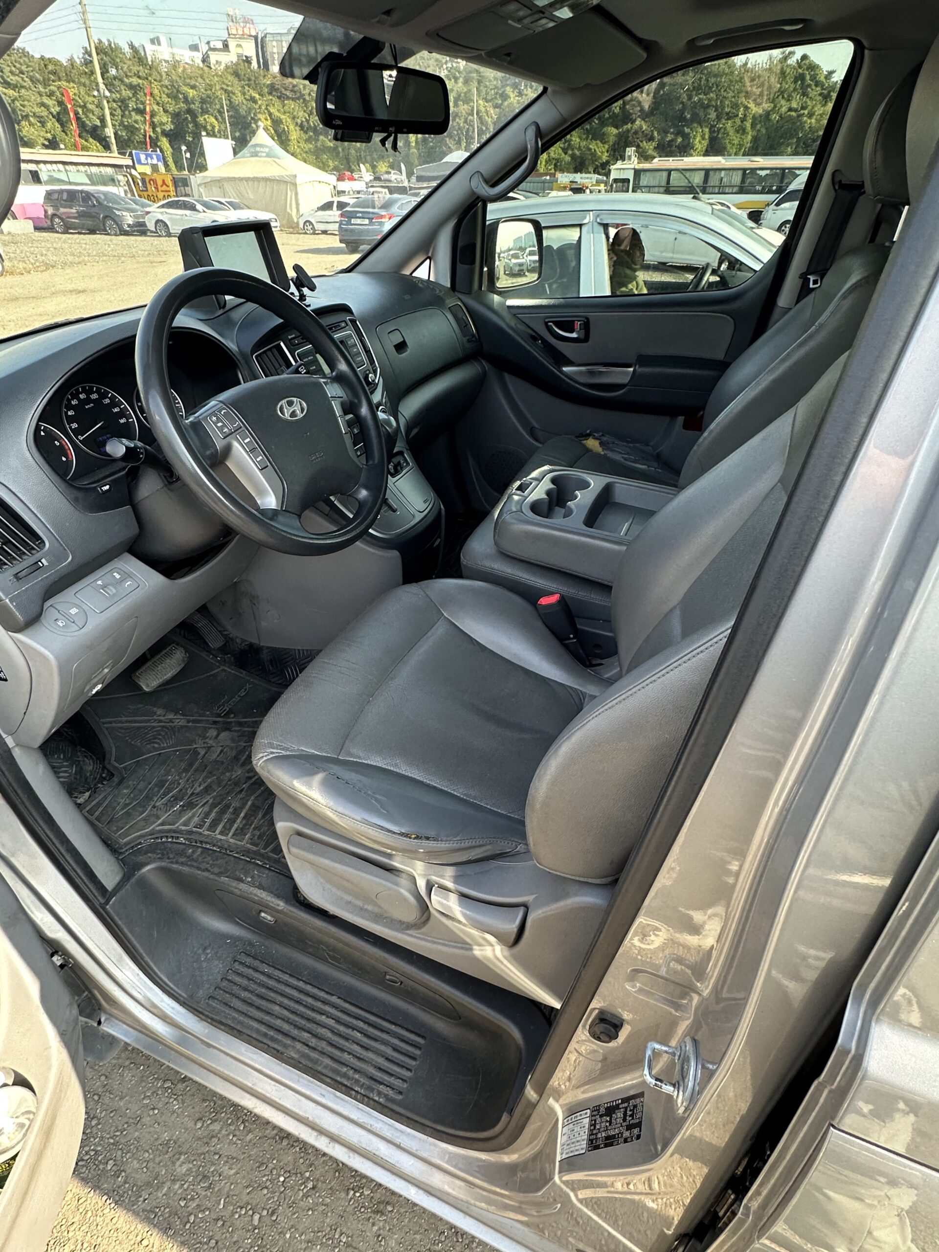 Hyundai GRAND STAREX VGT 2016 - Image 10