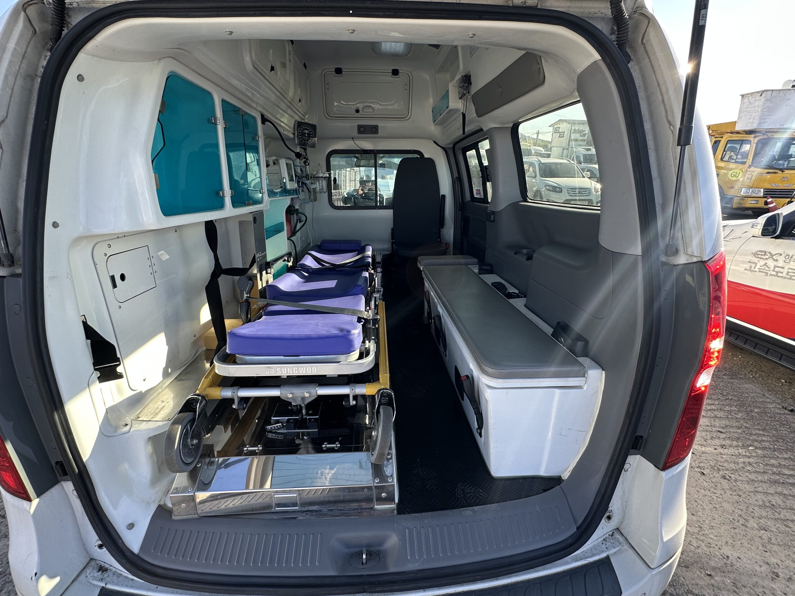 Hyundai GRAND STAREX AMBULANCE 2016 - Image 6